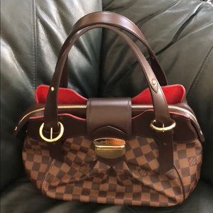 Authentic Louis Vuitton Bag —- Like NEW